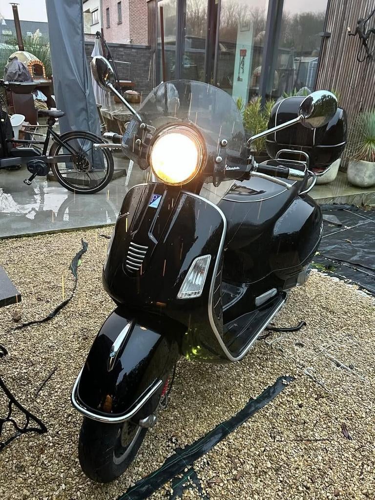 Vespa 125 cc - 3150 km - in zeer goede staat - 2010, Fietsen en Brommers, Ophalen