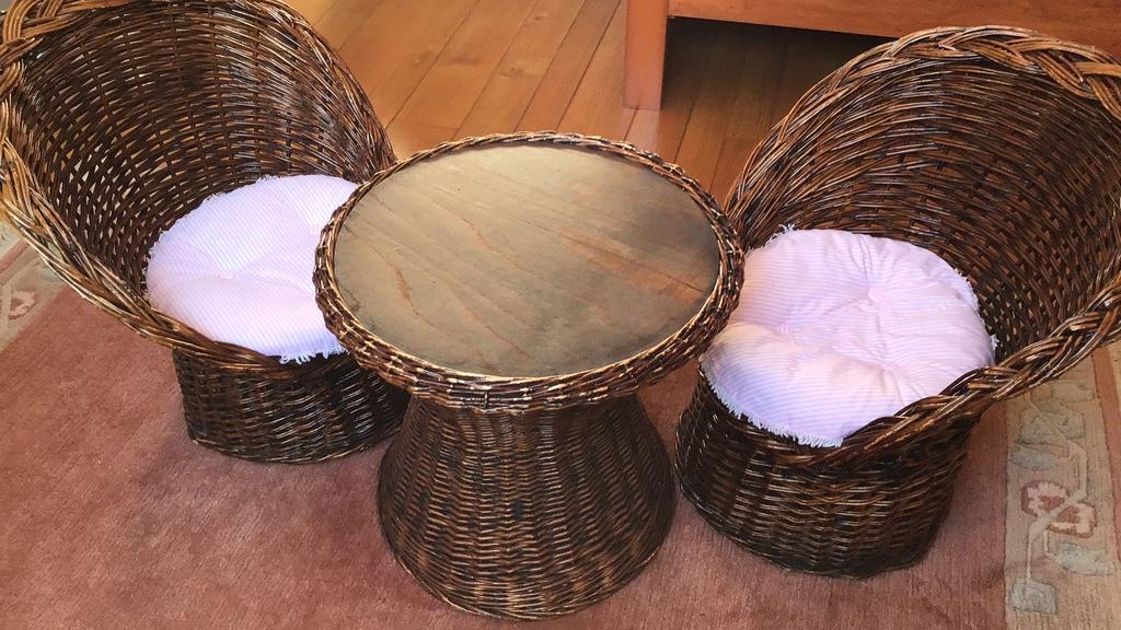 Deux chaises et une table pour enfants en rotin brun, Enlèvement, Comme neuf, Osier