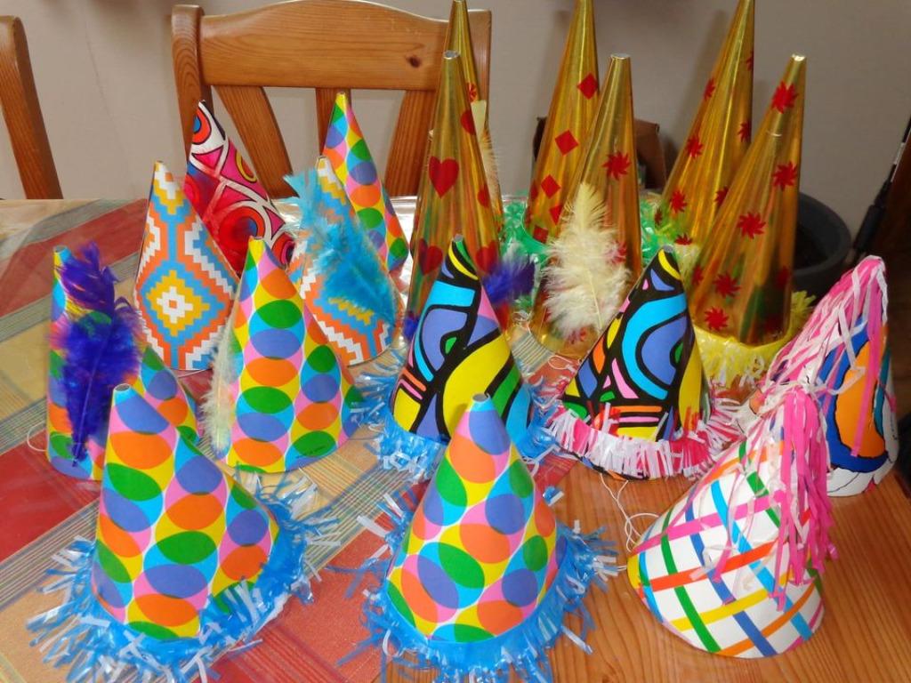 Chapeaux en carton (fête, anniversaire, carnaval) 18 pièces, Hobby & Loisirs créatifs, Articles de fête, Neuf, Article de fête