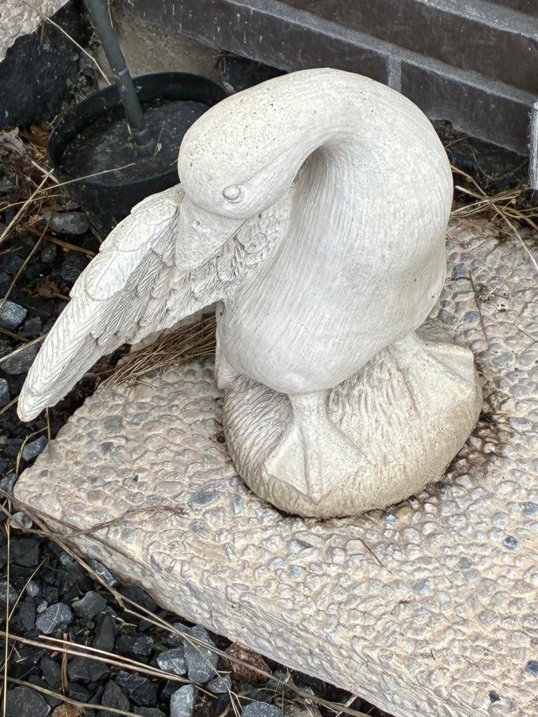 Een eende beelt voor buiten in goede staat, Tuin en Terras, Ophalen, Zo goed als nieuw, Steen, Dierenbeeld