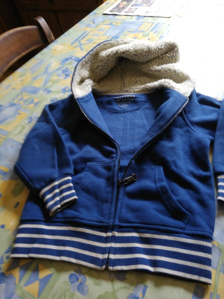 Veste à capuche Converse bleue. Taille 5-6 ans., Ophalen of Verzenden, Zo goed als nieuw