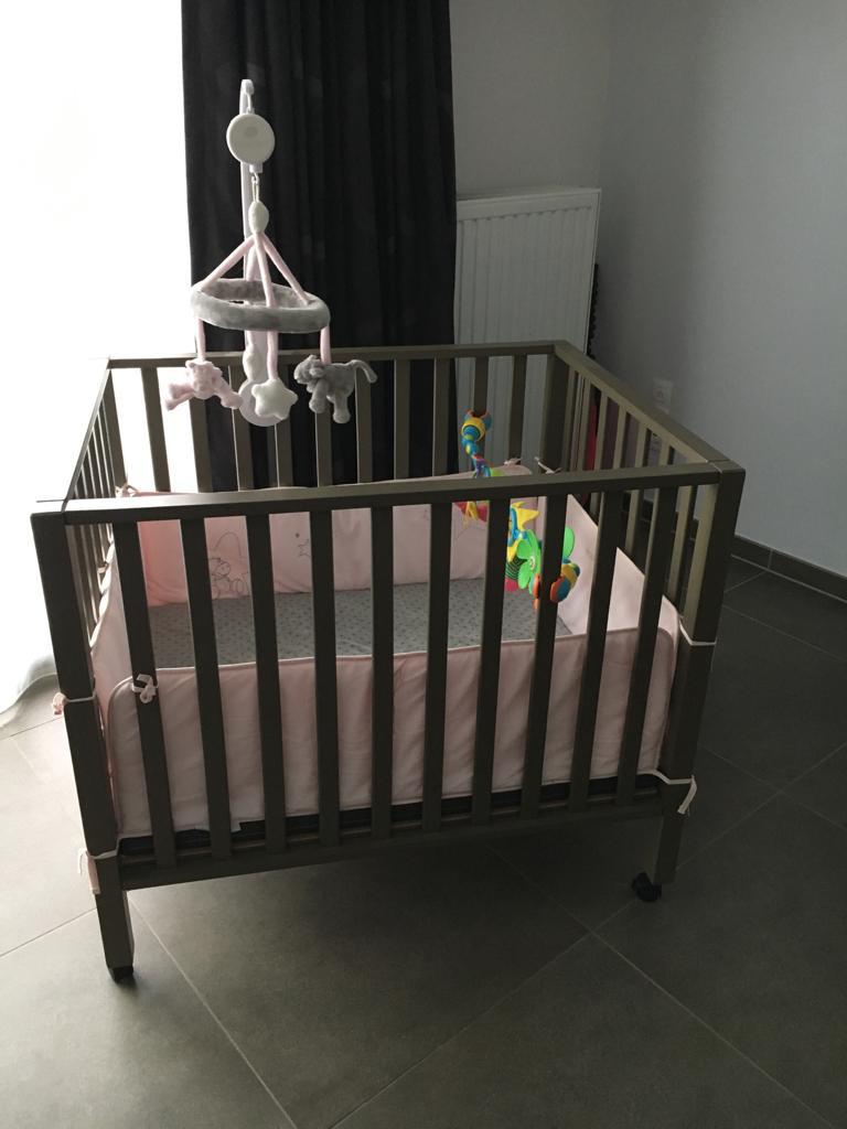 Babypark ( zonder parklegger), Ophalen, Zo goed als nieuw, Wieltjes