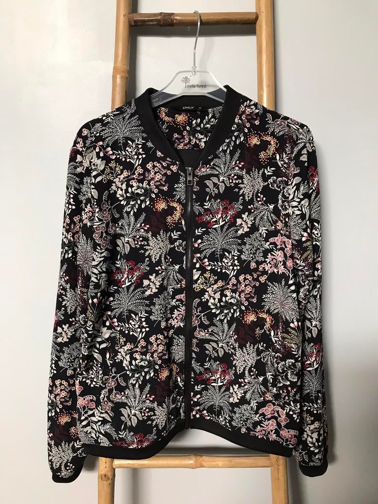 Only zwart bomberjack met patroon, maat 38., Kleding | Dames, Only, Zo goed als nieuw, Maat 38/40 (M), Zwart