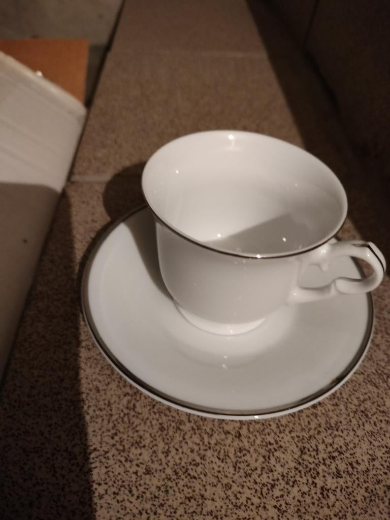 set van 6 theekopjes met schaaltjes.(Nieuw)Wit met zilver., Ophalen of Verzenden, Nieuw