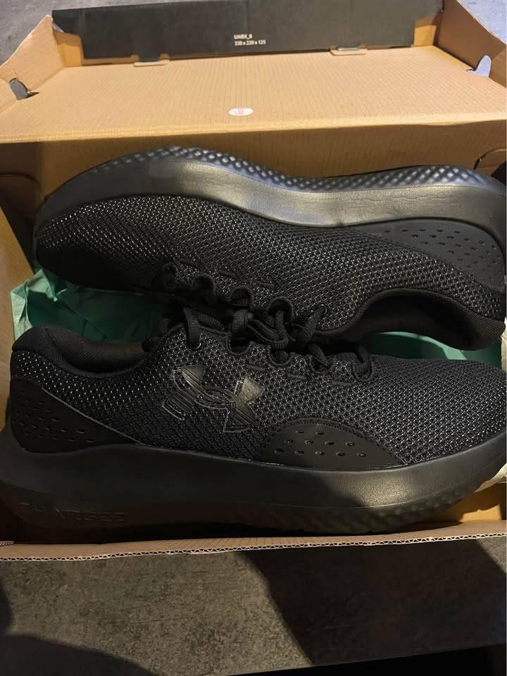 Chaussure/Basket  Under Armour Charged, Neuf, Enlèvement ou Envoi, Chaussures de sports, Noir