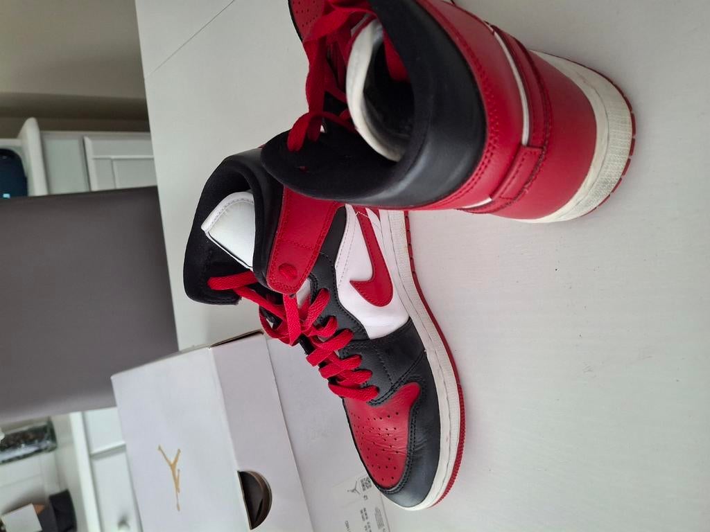 Air Jordan in perfecte staat maat 39 wit ,rood en zwart, Enlèvement ou Envoi, Comme neuf