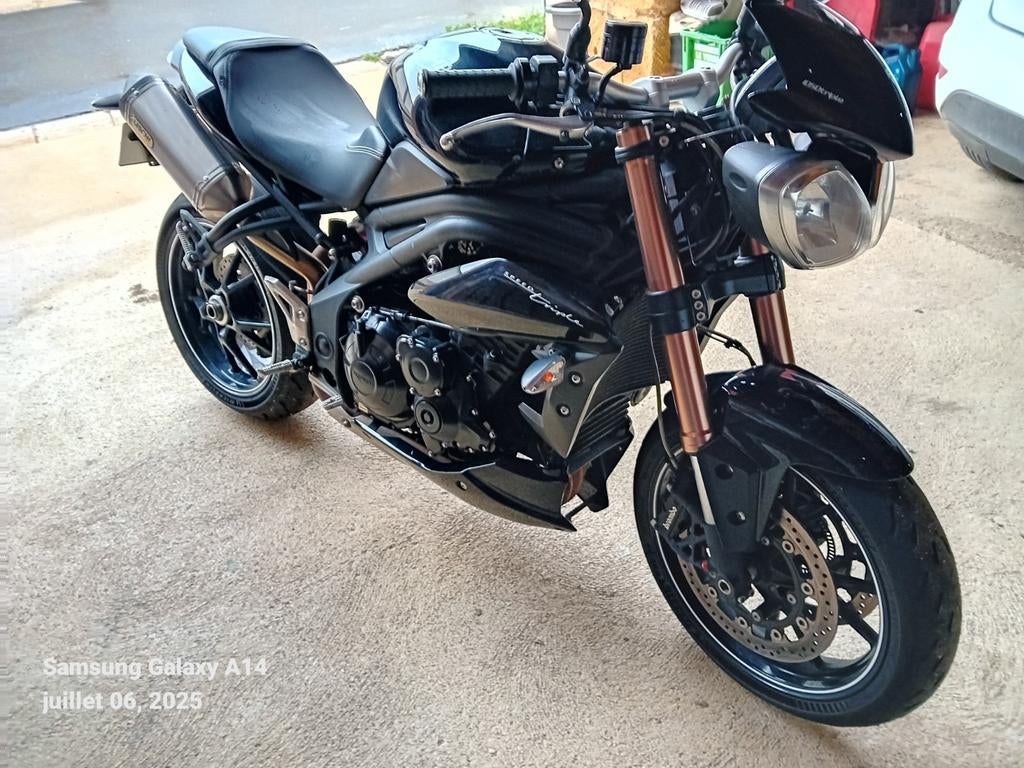 Triumph 1050 speed triple, Permis Moto A, Plus de 35 kW, 3 cylindres, ABS