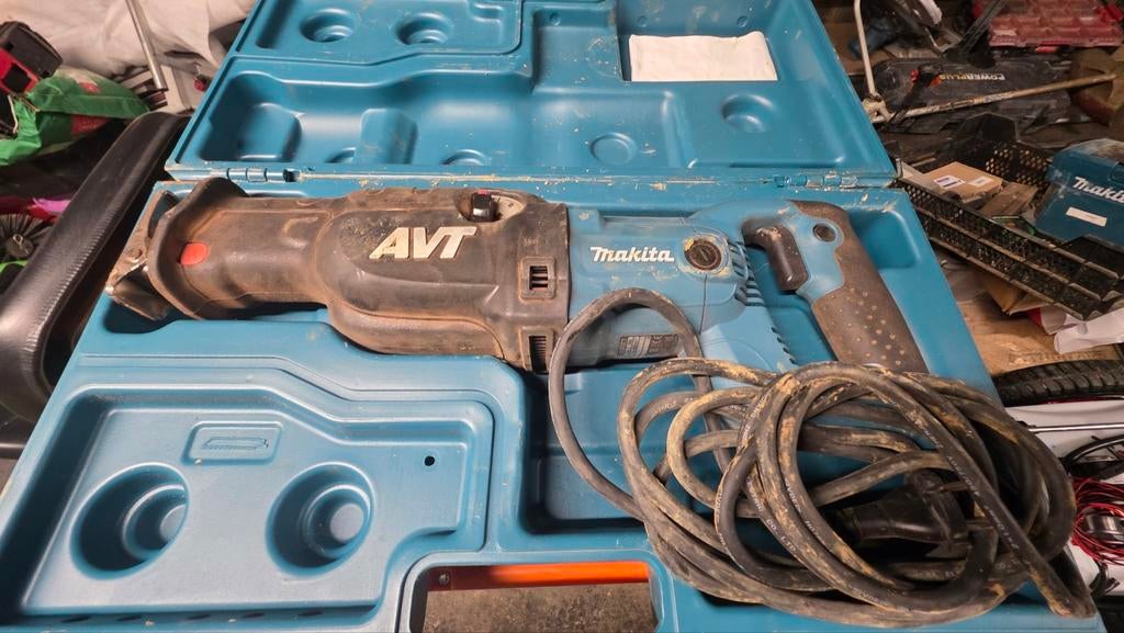 Scie sabre AVT makita