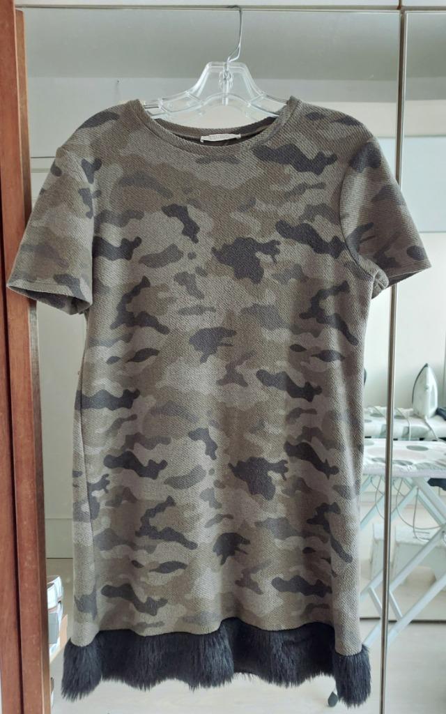 Robe manche courte camouflage, bas fausse fourrure noire. L, Taille 42/44 (L), Enlèvement ou Envoi, Autres couleurs, Comme neuf