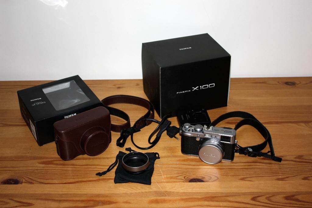 Fuji X100 X-100 + housse en cuir + parseoleil + filtre UV, Sans zoom optique, Enlèvement ou Envoi, Compact, 12 Mégapixel