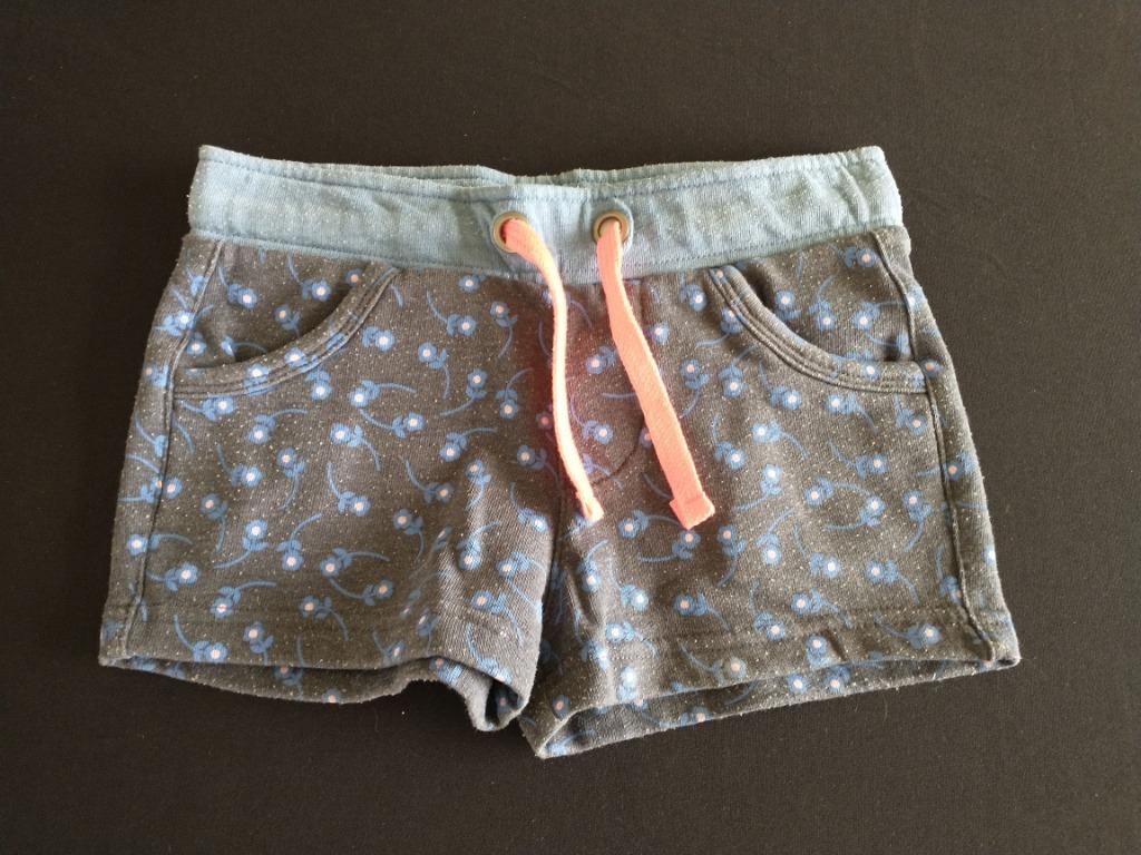 Bloemenshort - Hema - maat 110/116, Kinderen en Baby's, Kinderkleding | Maat 110, Broek, Gebruikt, Meisje, Ophalen of Verzenden