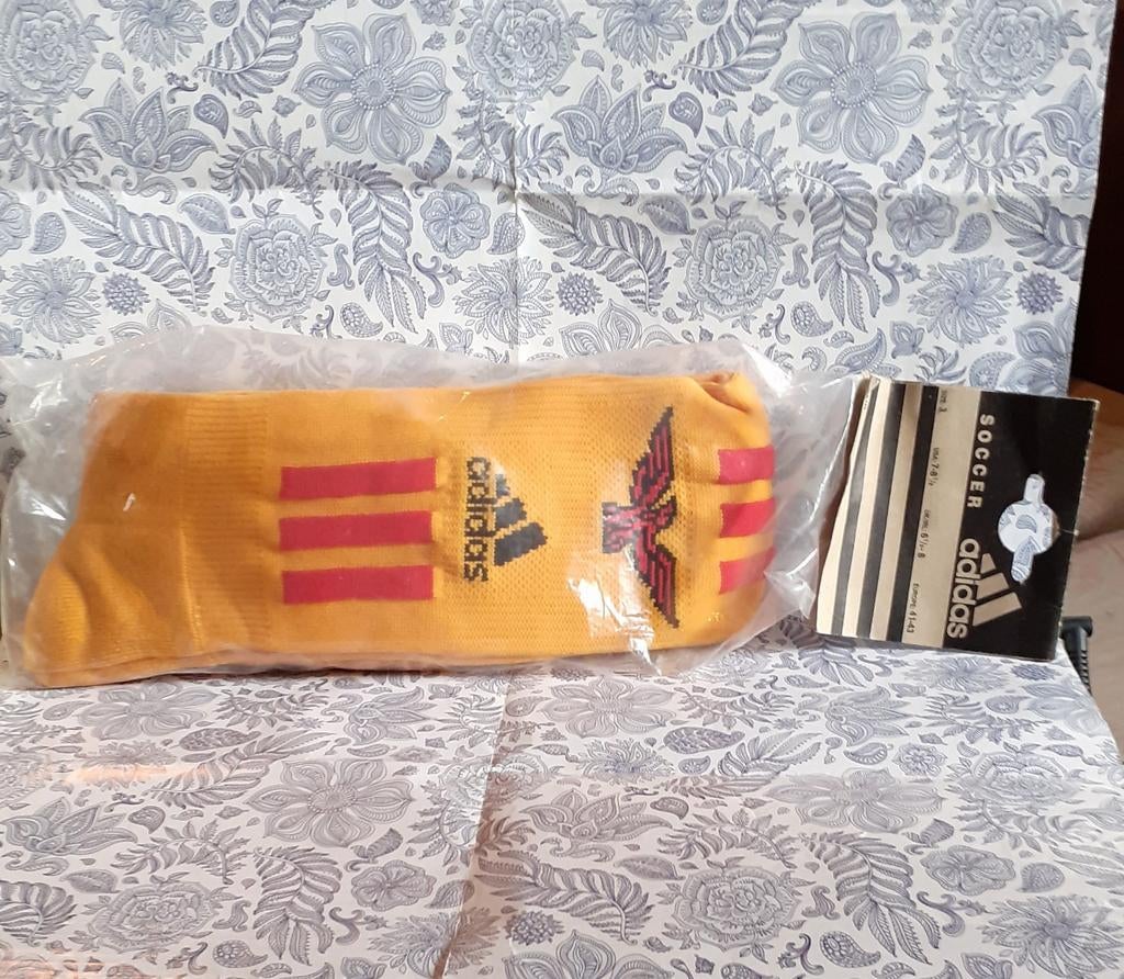 paire de chaussette de foot adidas jaune rouge et, Enlèvement ou Envoi, Neuf, Autres types