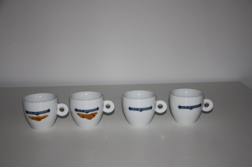 Jules destrooper koekjes 4 koffie kopjes, Huis en Inrichting, Keuken | Servies, Ophalen of Verzenden, Gebruikt, Keramiek, Kop(pen) en/of Schotel(s)