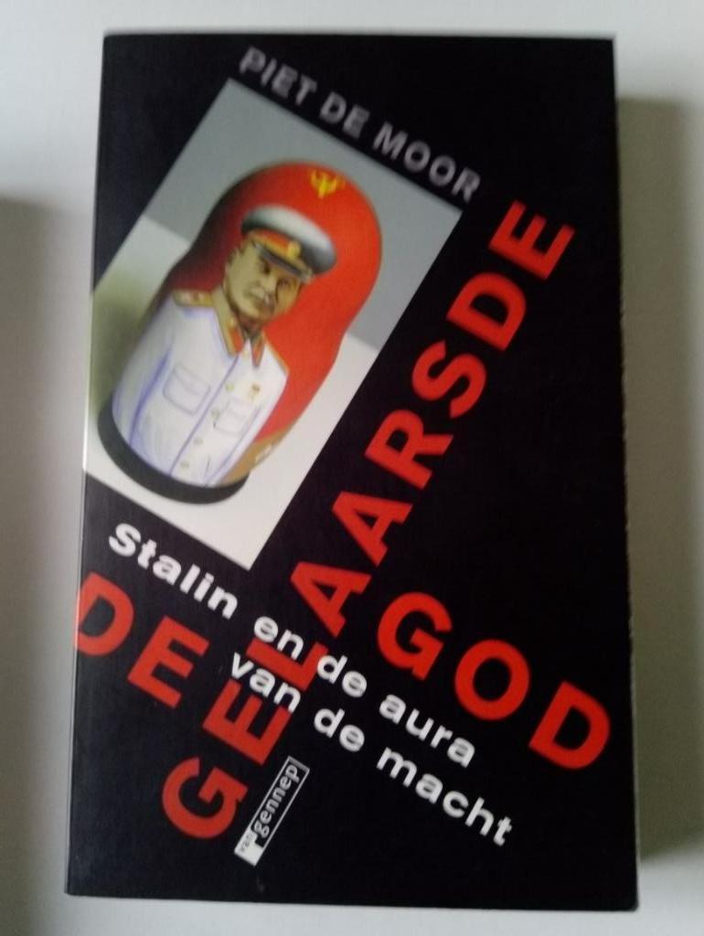 De gelaarsde God Stalin en aura van de macht - Piet De Moor, Enlèvement ou Envoi, 20e siècle ou après, Utilisé, Autres régions