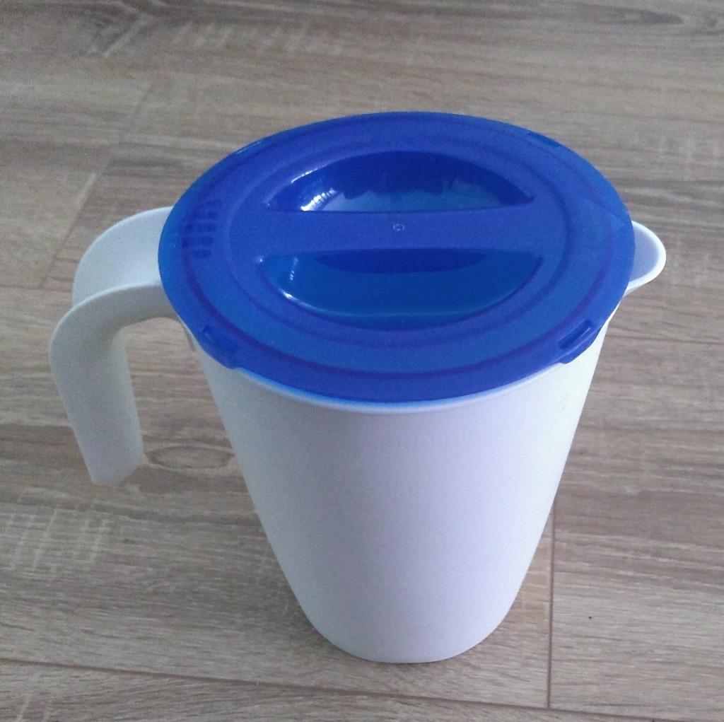 Carafe en plastique avec couvercle, Enlèvement ou Envoi