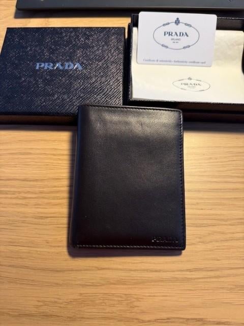 Portefeuille PRADA, Handtassen en Accessoires, Portemonnees, Zo goed als nieuw, Leder, Ophalen