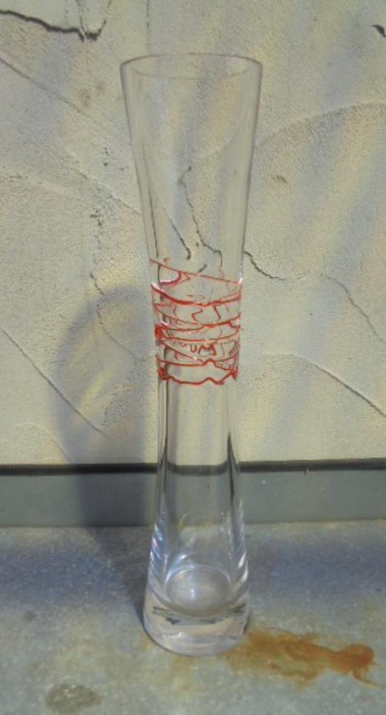 VAAS FLORERO SLANK HELDER GLAS RODE DRAAD h 50 X DIA 11 CM, Neuf, Enlèvement ou Envoi, Autres couleurs, Verre