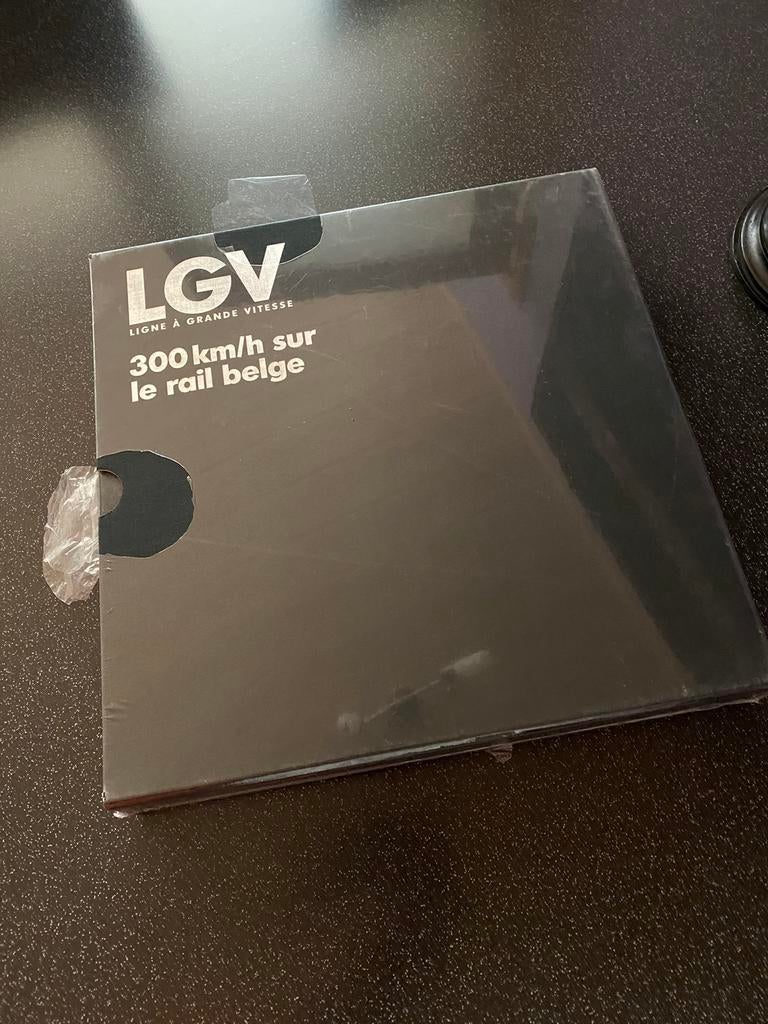 2 livres infrabel TGV, Enlèvement ou Envoi, Comme neuf