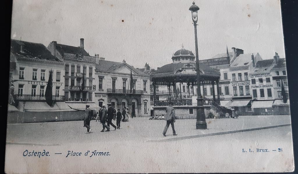 Carte postale OSTEND OSTENDE PLACE DE ARMES WAPENPLEIN SUPER, Enlèvement ou Envoi