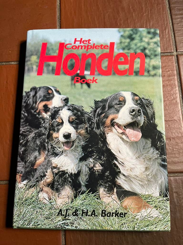 A.J. Barker - Het complete hondenboek, Ophalen of Verzenden, Zo goed als nieuw, A.J. Barker