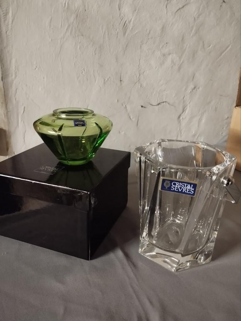 Vase Sèvres et seau à glace Sèvres, Enlèvement