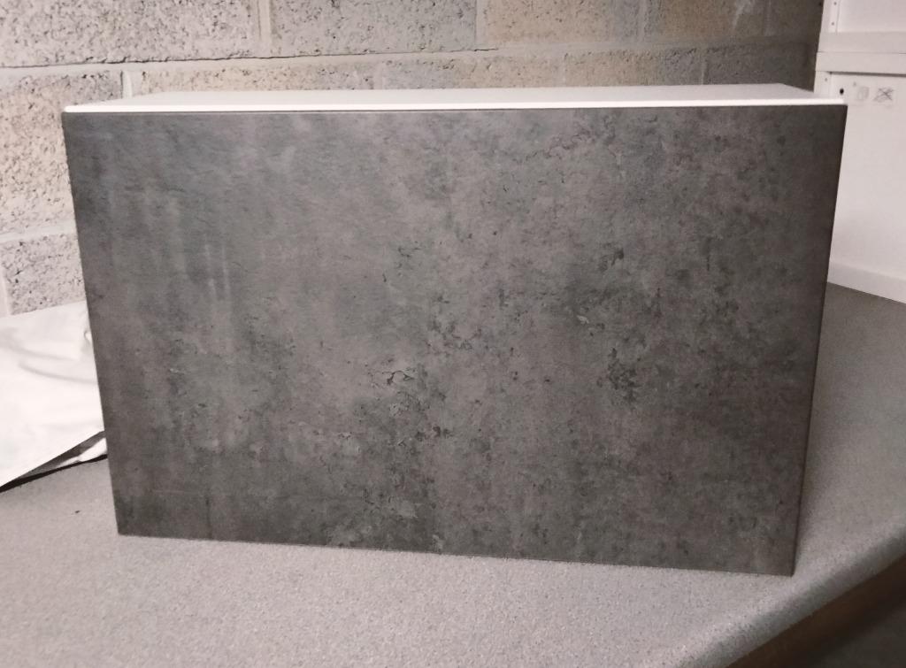 2 identieke Ikea Besta kastjes 60x22x38 - deurtjes betonlook, Huis en Inrichting, Kasten | Wandmeubels, Ophalen, Overige materialen