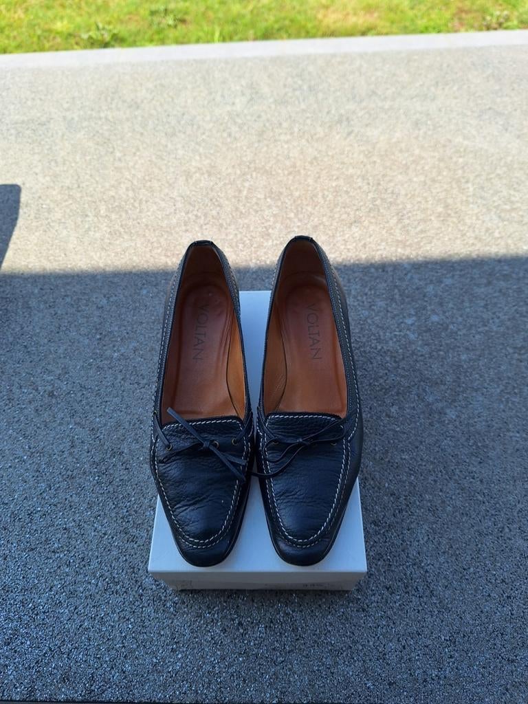 Donkerblauwe lederen schoenen Voltan maat 38,5, Ophalen of Verzenden, Gedragen, Schoenen met lage hakken