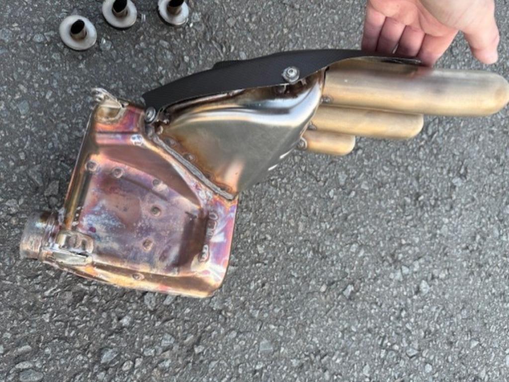 MV Agusta Dragster Original exhaust and Number plate holder, Motos, Particulier, 3 cylindres, Naked bike