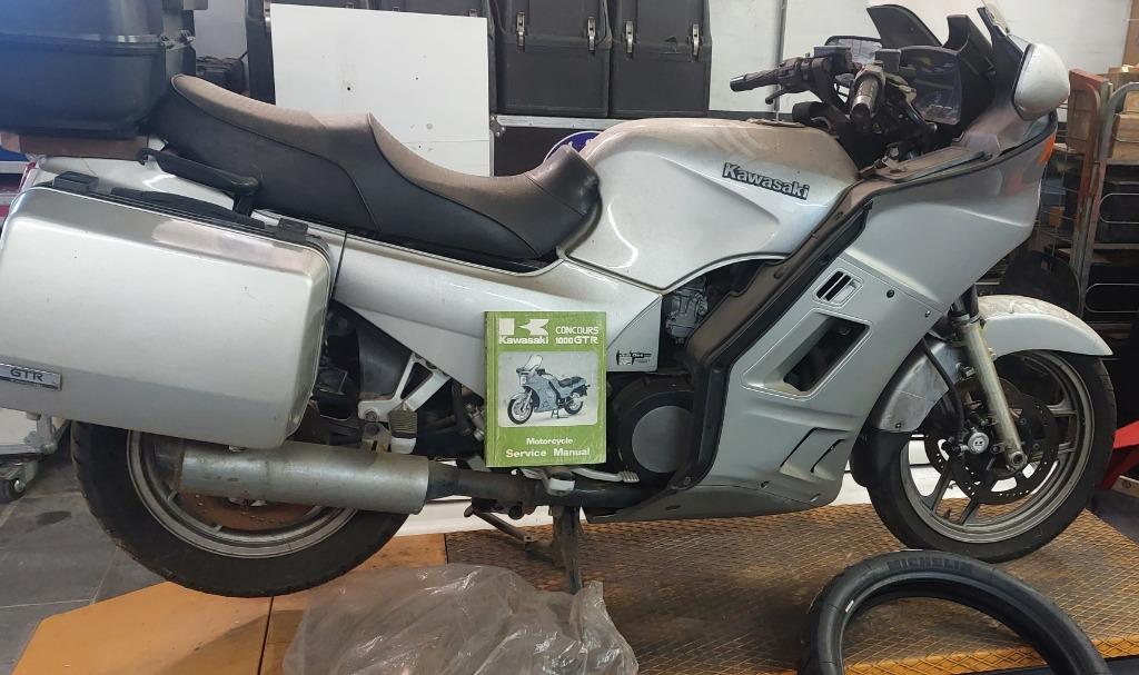 moto kawasaki GTR1000, Motoren, Cardan-aandrijving, 4 cilinders, Motorrijbewijs A, Particulier