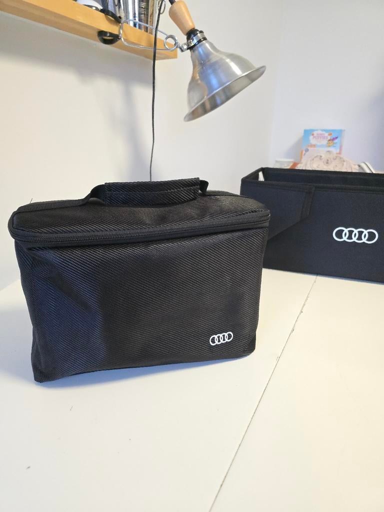 Bac Audi + coffret nettoyage + filet et tapis, Ophalen of Verzenden, Nieuw