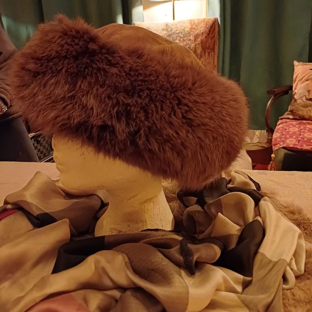 Bonnet brune, fourrure et daim renard, Enlèvement, Comme neuf, Bonnet