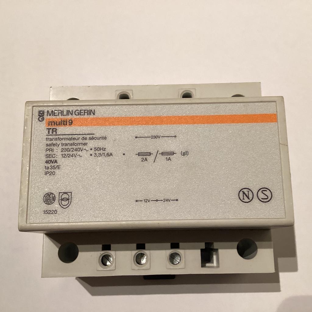 Merlin Gerin  transformateur pri 220/240 v sec 12/24 v., Enlèvement ou Envoi, Neuf