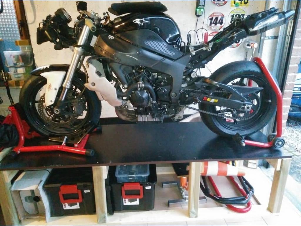 Table moto surélevée artisanale, Motos, Pièces | Honda