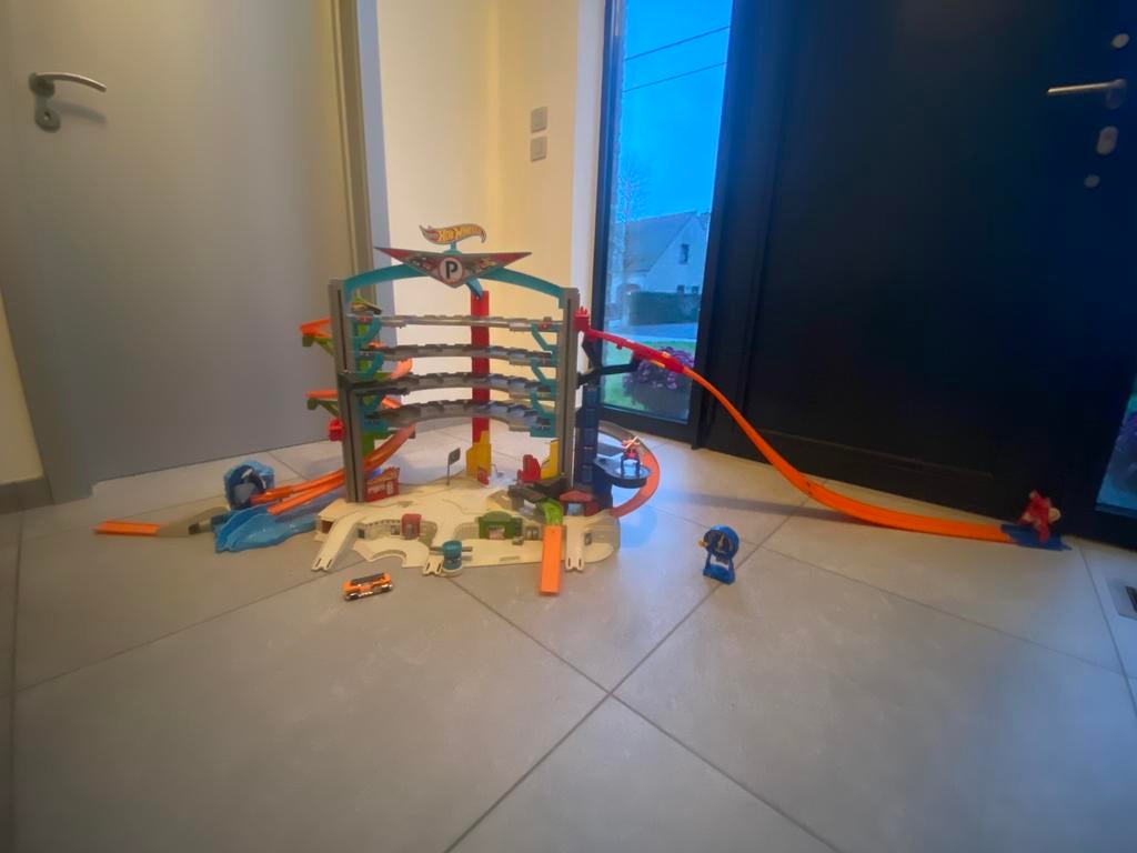 Hot Wheels Ultimate Garage met autootjes, Kinderen en Baby's, Ophalen, Zo goed als nieuw, Racebaan, Hot Wheels