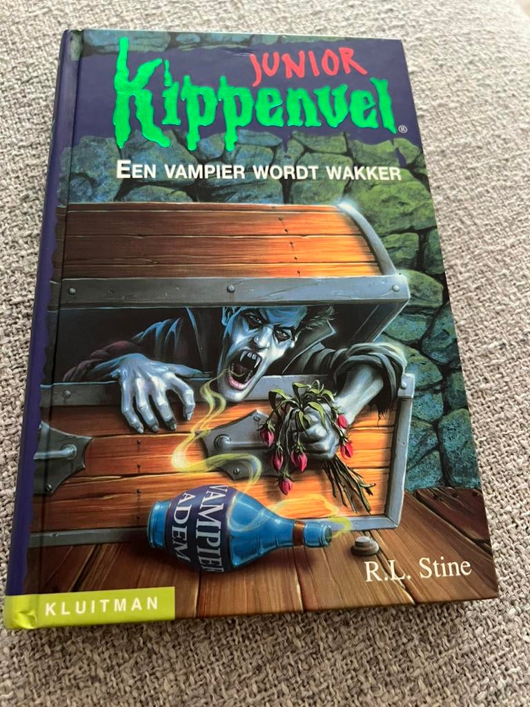 R.L. Stine - Een vampier wordt wakker, Ophalen of Verzenden, Zo goed als nieuw, R.L. Stine