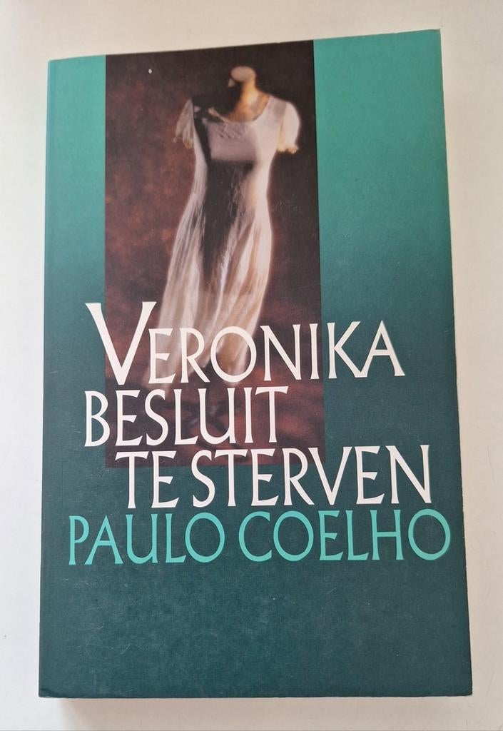 Paulo Coelho - Veronika besluit te sterven, Ophalen of Verzenden, Gelezen, Paulo Coelho