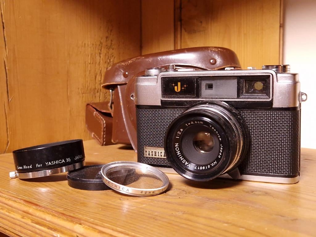 Yashica J, Envoi