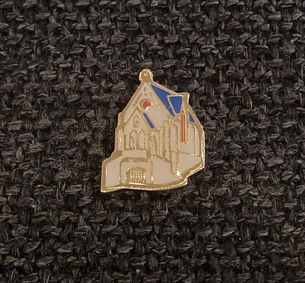PIN - KAPEL - GEBOUW - CHAPELLE - BATIMENT, Enlèvement ou Envoi, Utilisé, Autres sujets/thèmes, Insigne ou Pin's