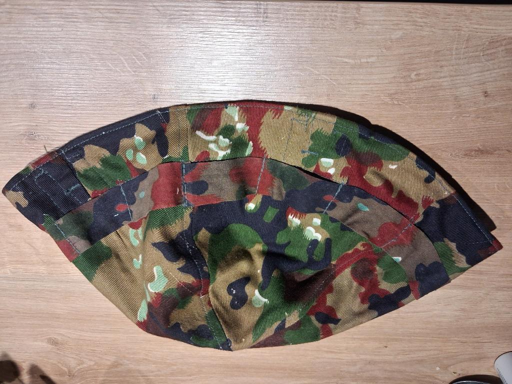 couvre casque suisse Alpenflage camouflage pour casque M71, Collections, Enlèvement ou Envoi, Armée de terre, Casque ou Béret