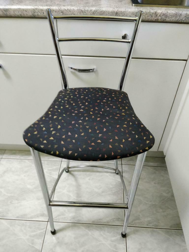 Tabouret/Chaise de bar avec dossier - Très bon état, 1 tabouret, Avec repose-pieds, Métal, Enlèvement