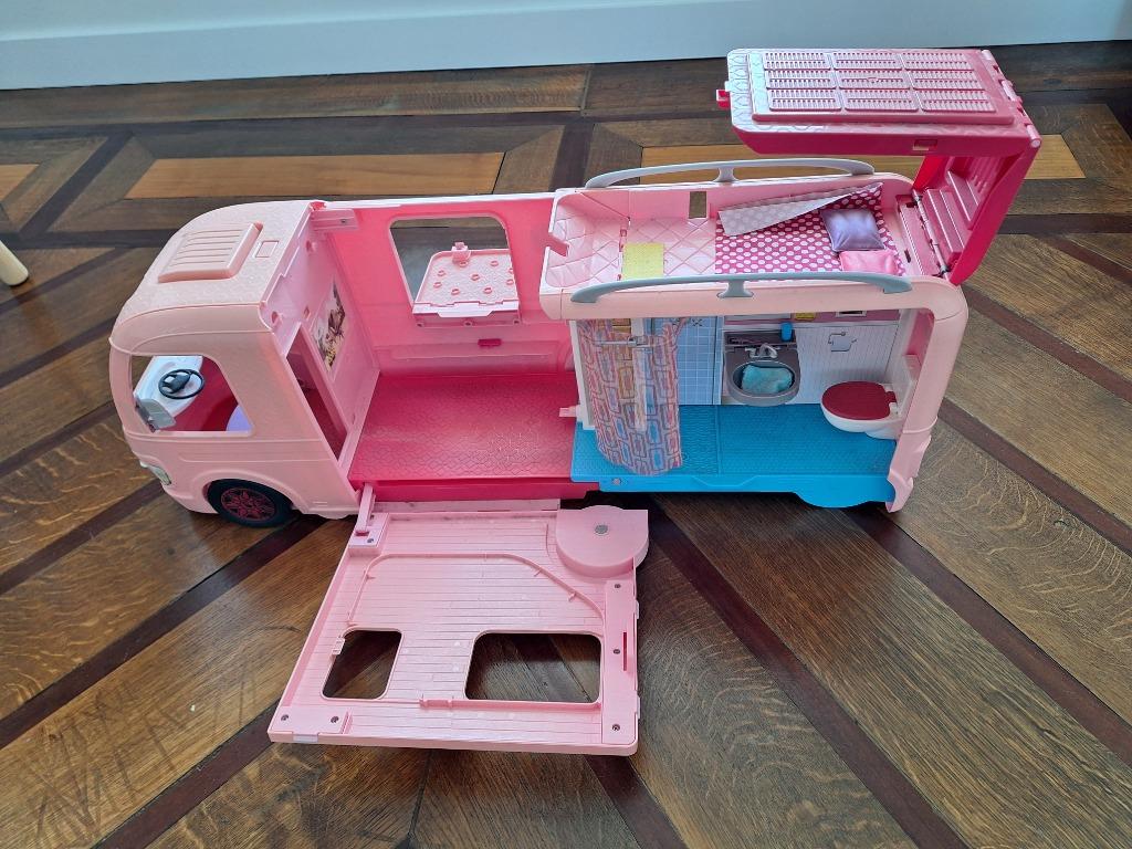 Camion barbie, Enlèvement, Barbie