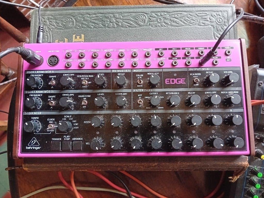 Behringer edge, Musique & Instruments, Synthétiseurs, Enlèvement, Comme neuf