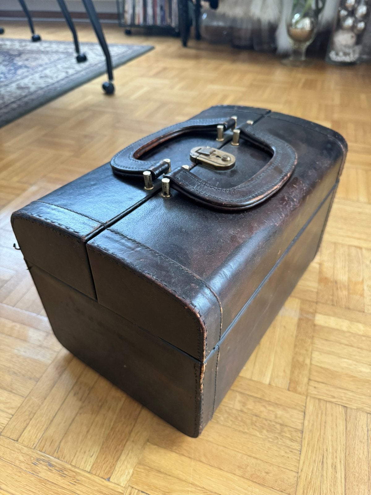Oud leren doktors koffer, Ophalen, Gebruikt, Slot, Minder dan 35 cm