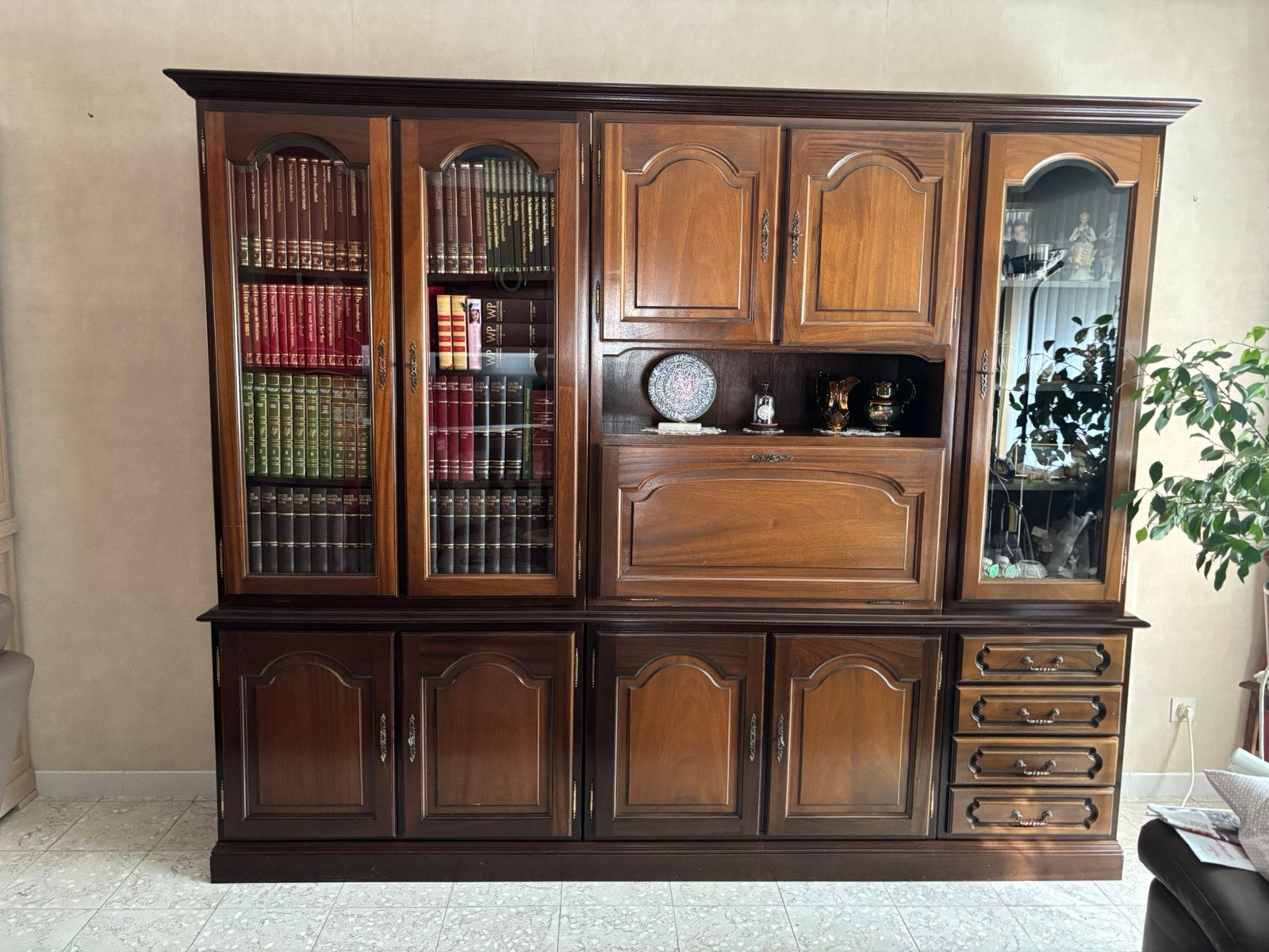 Dressoir in notenhout, Ophalen, 250 tot 300 cm, Gebruikt, 200 cm of meer