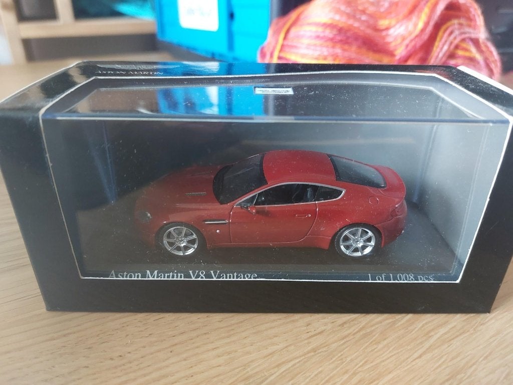 Minichamps Aston Martin V8 Vantage de 2005 red 1/43, Enlèvement ou Envoi, Neuf, Voiture, MiniChamps