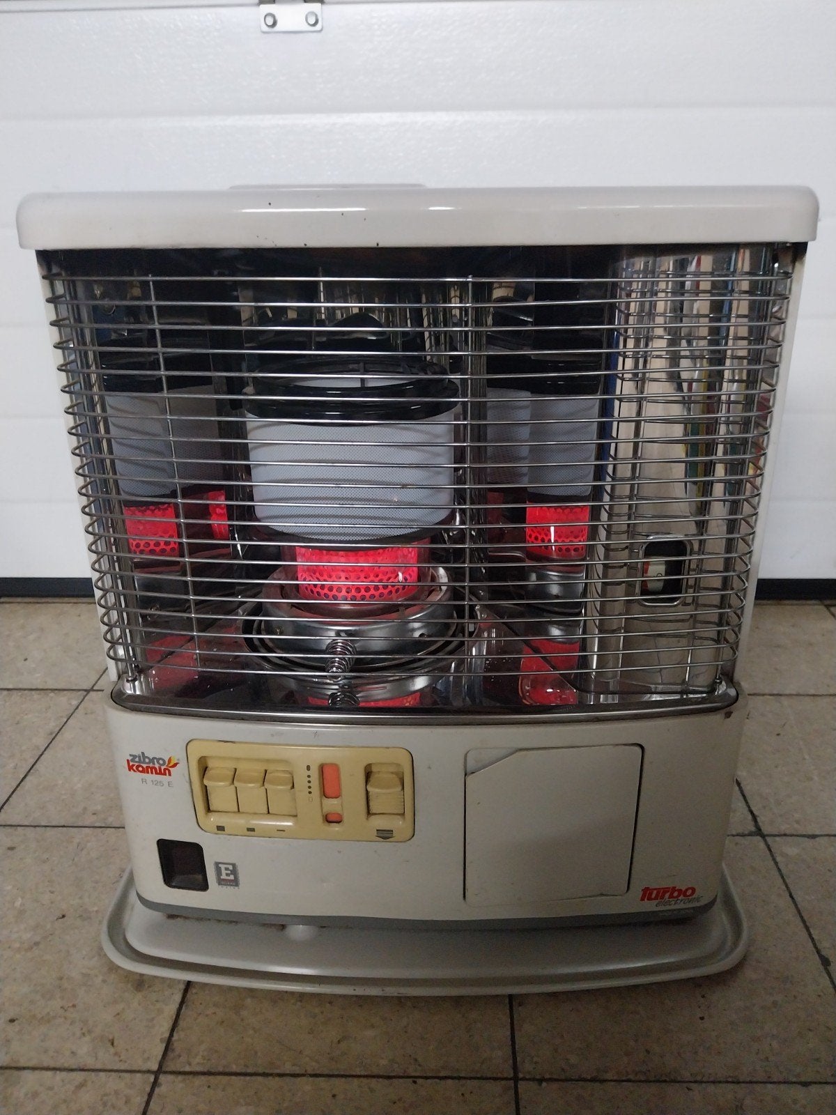 poêle à pétrole marque zibro kamin turbo. ( mèche à prévoir), Enlèvement ou Envoi