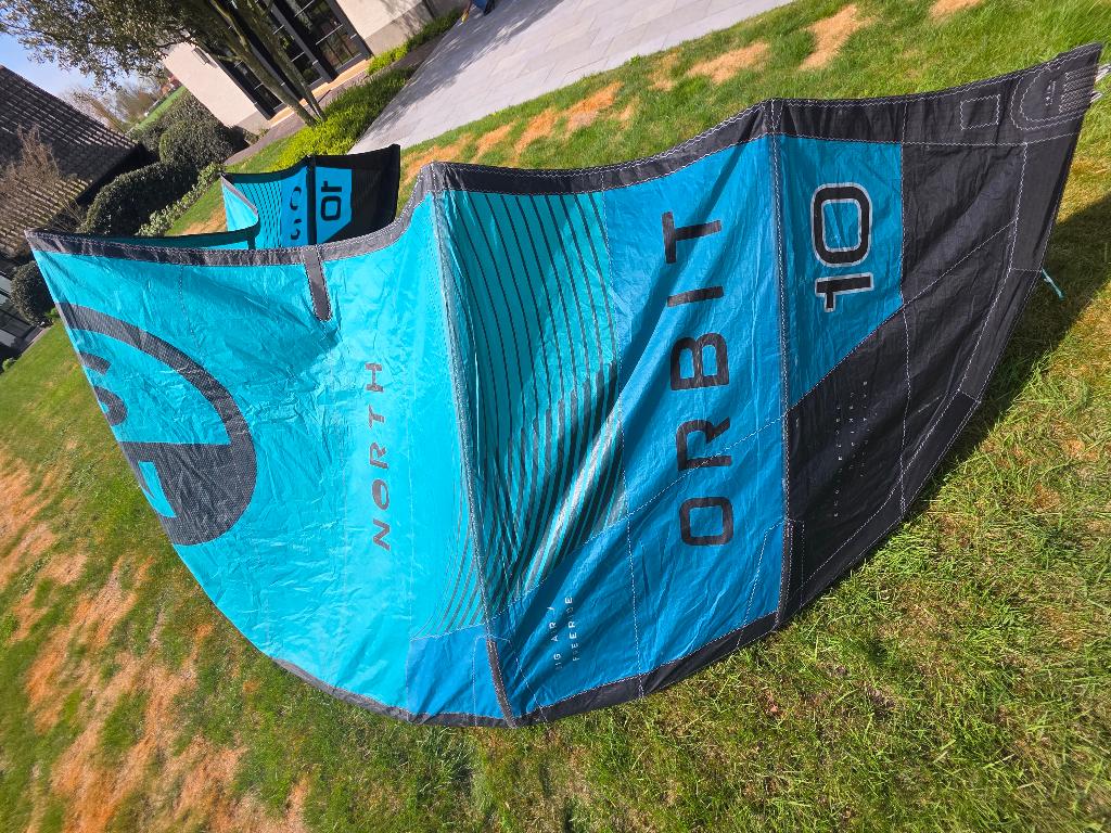 North Orbit kitesurf kites: 10 en 8 m² uit 2024 - blauw, Watersport en Boten, Twintip, 8 m², Ophalen of Verzenden, Zo goed als nieuw