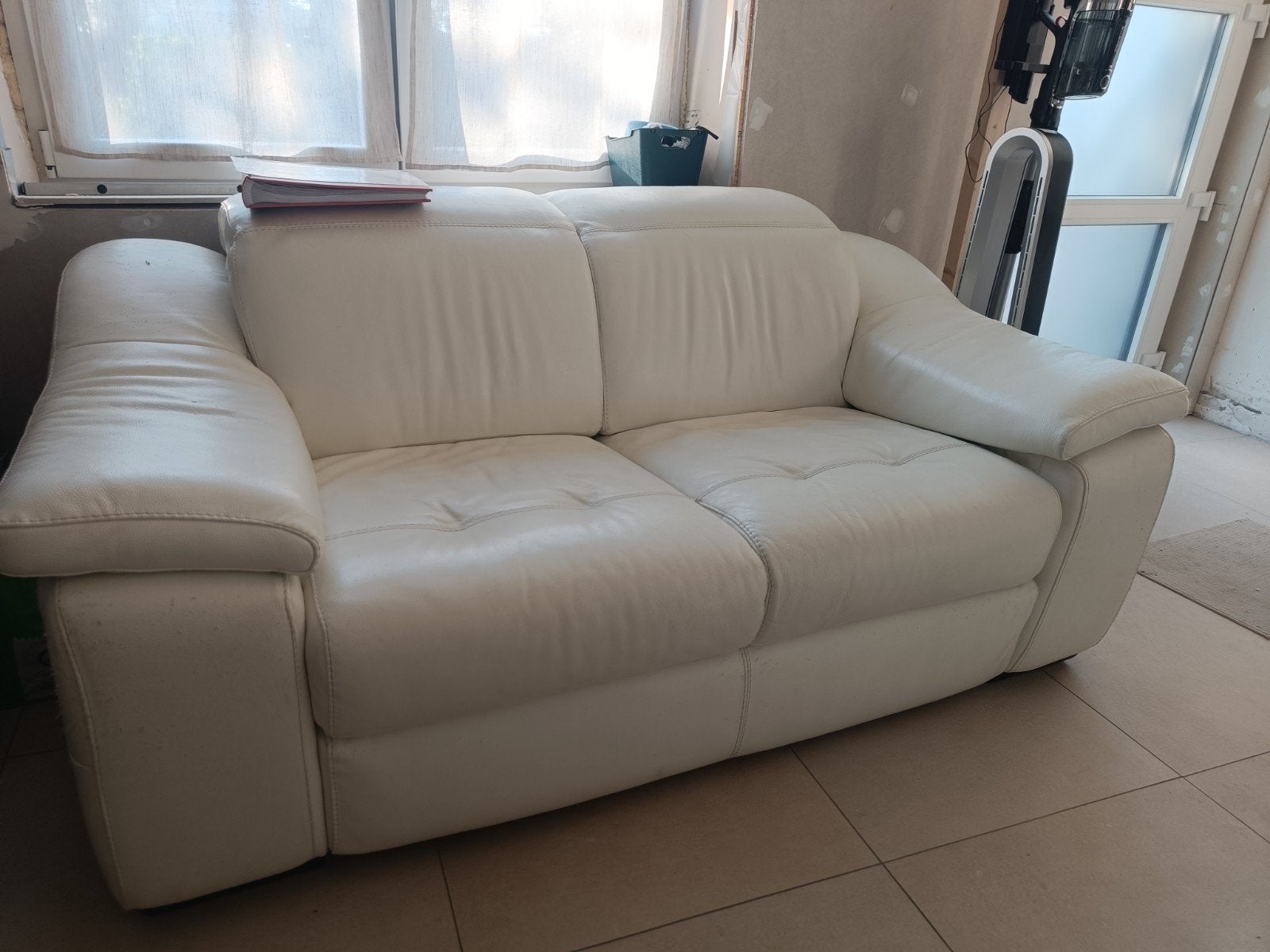 Fauteuil en cuir blanc, 100 à 125 cm, Enlèvement, Utilisé, 150 à 200 cm