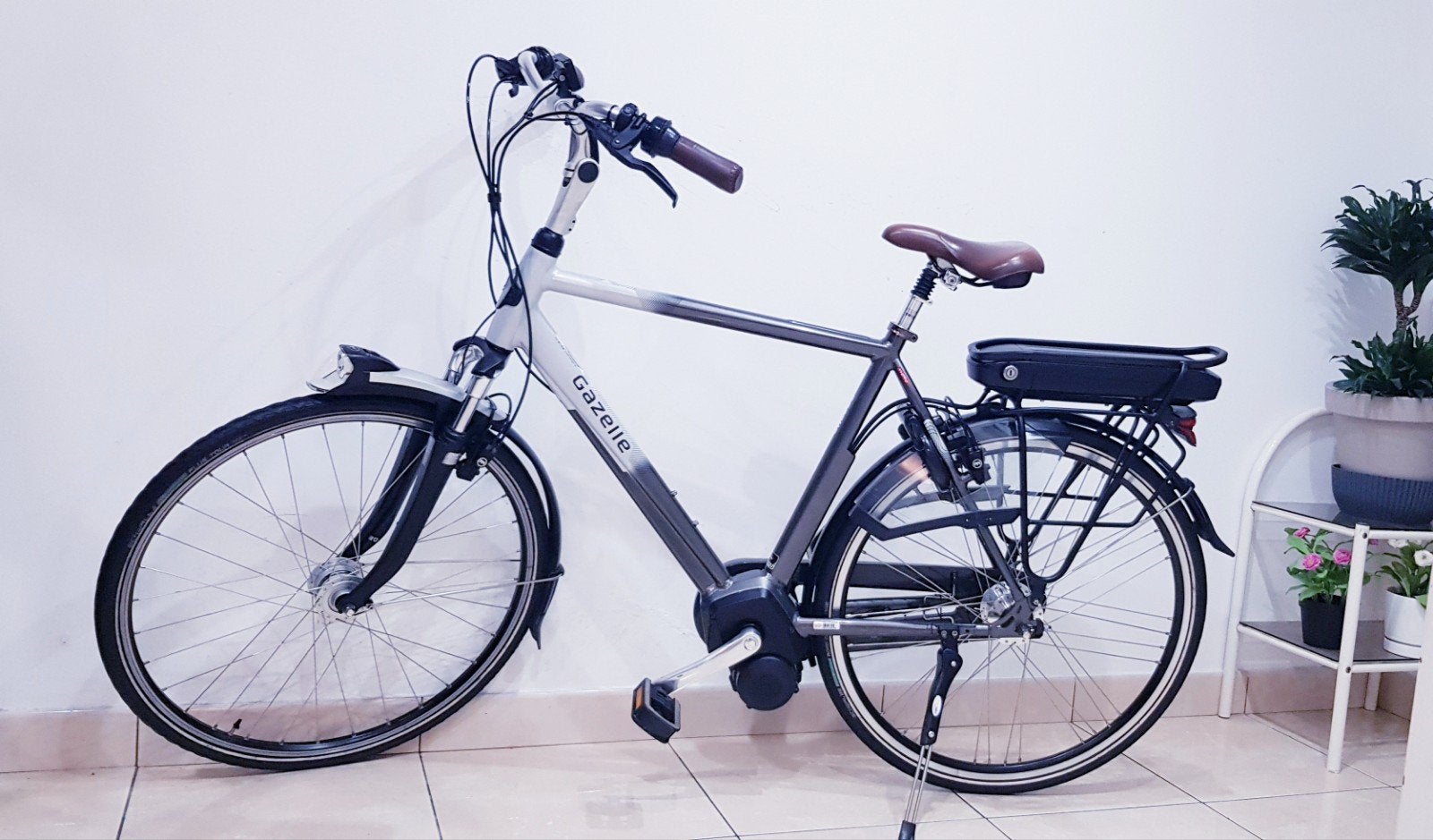 Vélo électrique Gazelle à moteur central avec très bonne bat, Enlèvement, Gazelle