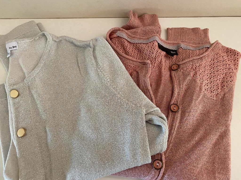2 gilets filles 8-9 ans, Enfants & Bébés, Jbc, Enlèvement ou Envoi, Pull ou Veste, Comme neuf
